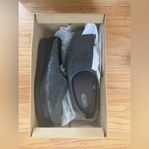 NWT men’s shearling rubber sole slippers